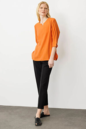 Kadın Yakası Kolu ve Eteği Yırtmaçlı Bluz Turuncu