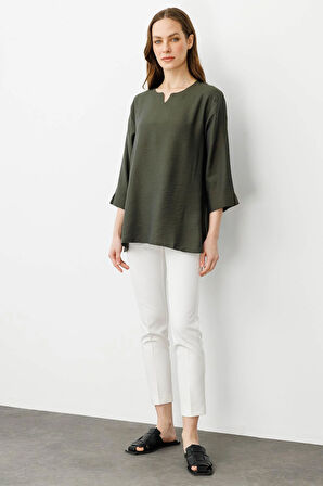 Kadın Yakası Kolu ve Eteği Yırtmaçlı Bluz Haki