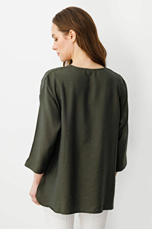 Kadın Yakası Kolu ve Eteği Yırtmaçlı Bluz Haki