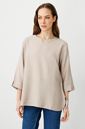 Kadın Yakası Kolu ve Eteği Yırtmaçlı Bluz Bej