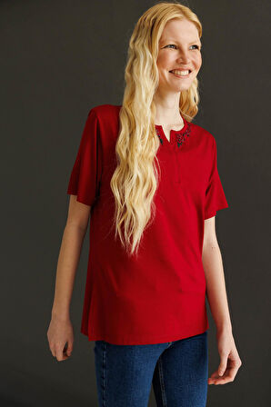 Kadın Açma Yaka Dantel Çiçek İşlemeli Penye T-Shirt Bordo