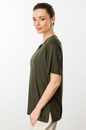 Kadın Açma Yaka Dantel Çiçek İşlemeli Penye T-Shirt Haki