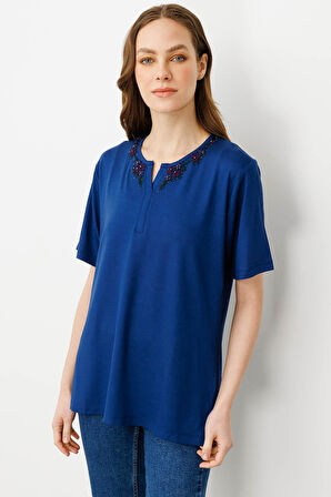 Kadın Açma Yaka Dantel Çiçek İşlemeli Penye T-Shirt İndigo