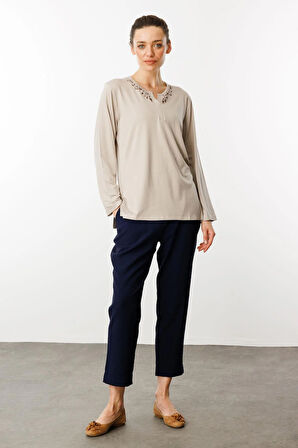 Kadın Açma Yaka Dantel Çiçek İşlemeli Penye Bluz Bej