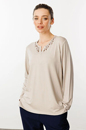 Kadın Açma Yaka Dantel Çiçek İşlemeli Penye Bluz Bej
