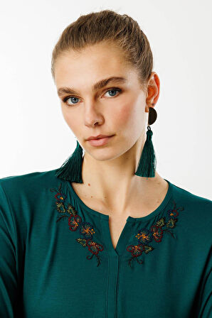 Kadın Açma Yaka Nakış İşlemeli Penye Bluz Yeşil