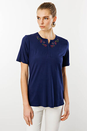 Kadın Açma Yaka Nakış İşlemeli Penye T-shirt Lacivert