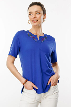 Kadın Açma Yaka Nakış İşlemeli Penye T-shirt Saks