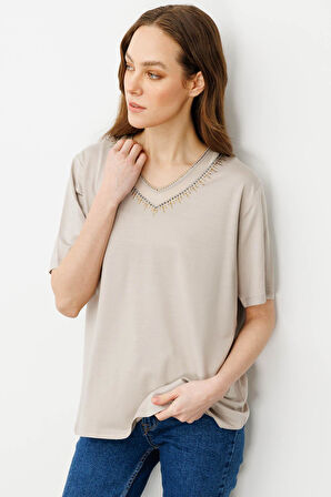 Kadın V Yaka Yakası Taşlı Penye T-shirt Bej