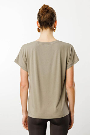 Kadın V Yaka Omuzları Taş Baskılı Penye T-shirt Haki