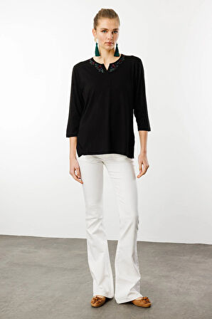 Kadın Yakası Dantel İşlemeli Penye Bluz Siyah