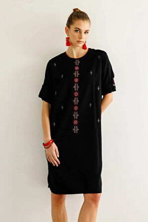 Kadın Sıfır Yaka Önü Nakışlı Elbise Siyah