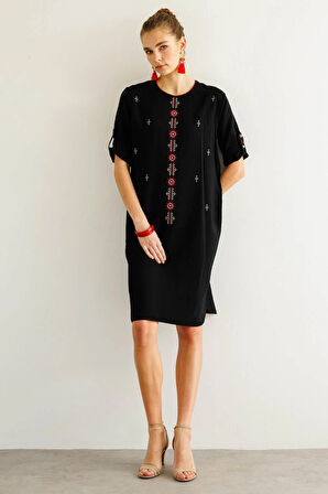 Kadın Sıfır Yaka Önü Nakışlı Elbise Siyah