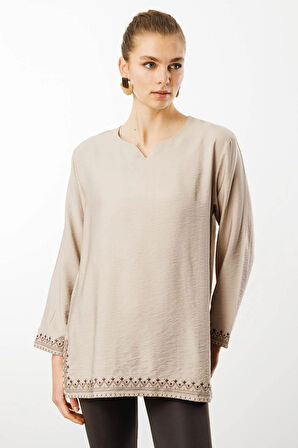 Kadın Kolu ve Eteği Yırtmaçlı Eteği Nakışlı Bluz Bej