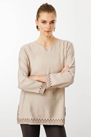 Kadın Kolu ve Eteği Yırtmaçlı Eteği Nakışlı Bluz Bej