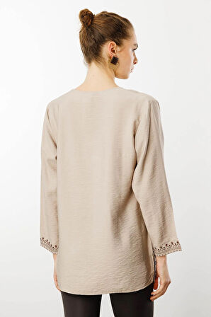 Kadın Kolu ve Eteği Yırtmaçlı Eteği Nakışlı Bluz Bej