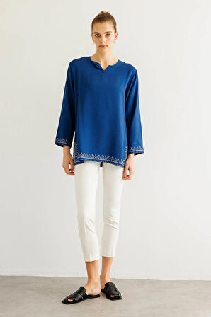 Kadın Kolu ve Eteği Yırtmaçlı Eteği Nakışlı Bluz İndigo