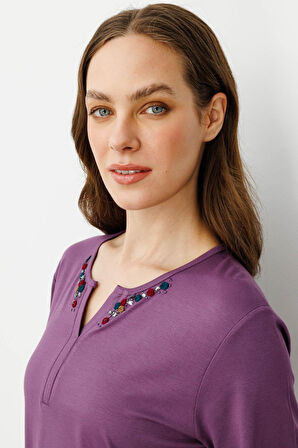 Kadın Açma Yaka Nakış İşlemeli T-shirt Lila