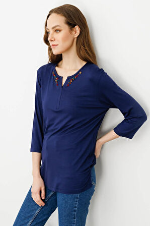 Kadın Açma Yaka Nakış İşlemeli Penye Bluz Lacivert