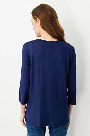 Kadın Açma Yaka Nakış İşlemeli Penye Bluz Lacivert