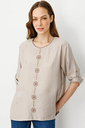 Kadın Sıfır Yaka Önü Nakışlı Bluz Bej