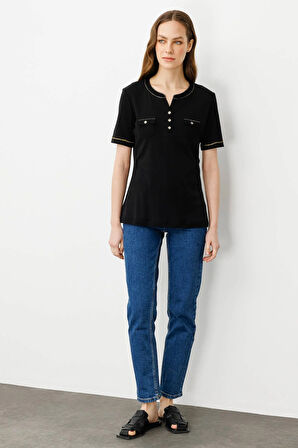 Kadın Açma Yaka Önü Cepli Pamuklu T-shirt Siyah