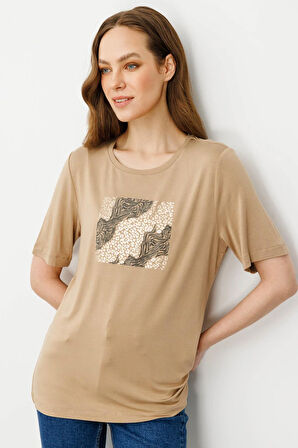 Kadın Sıfır Yaka Önü Taş Baskılı Penye T-shirt Vizon