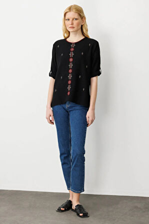 Kadın Sıfır Yaka Önü Nakışlı Bluz Siyah