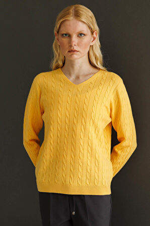 Kadın V Yaka Komple Saç Örgülü Kazak Sarı