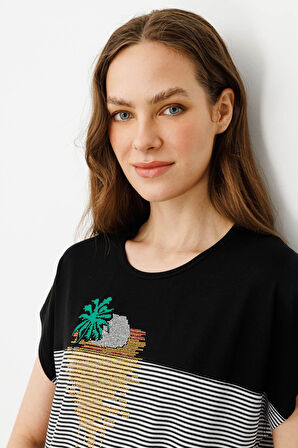 Kadın Sıfır Yaka Önü Taşlı Penye T-shirt Siyah