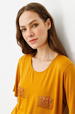 Kadın Sıfır Yaka Önü Yırtık Pencere Detaylı Penye T-shirt Bal