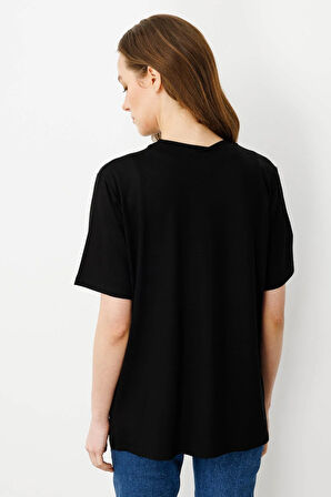 Kadın Sıfır Yaka Cebi ve Yakası Simli Penye T-shirt Siyah