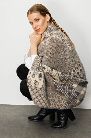 Kadın Kırk Yama Desenli Sakallı İpten Büyük Şal 12