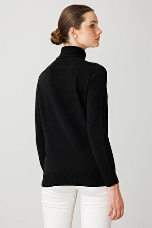 Kadın Tam Balıkçı Yaka Önü Baklavalı Nakış İşlemeli Kazak Siyah