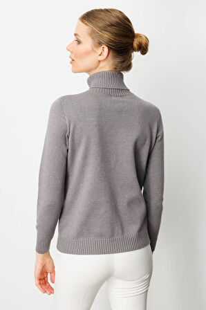 Kadın Tam Balıkçı Yaka Önü Baklavalı Nakış İşlemeli Kazak Füme