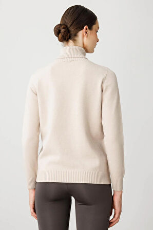 Kadın Tam Balıkçı Yaka Önü Baklavalı Nakış İşlemeli Kazak Bej