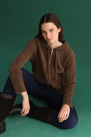Kadın Kapüşonlu Fermuarlı Kısa Triko Sweatshirt Kahve