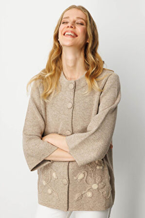 Kadın Dik Yaka Çiçek Desenli Kısa Yün Ceket K.Bej