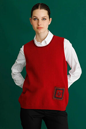 Kadın Sıfır Yaka Cebi ve Yakası Renkli Tığlamalı Yün Süveter K.Kırmızı