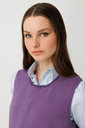 Kadın Sıfır Yaka Cebi ve Yakası Renkli Tığlamalı Yün Süveter Mor