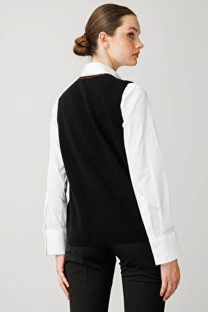 Kadın Sıfır Yaka Cebi ve Yakası Renkli Tığlamalı Yün Süveter Siyah