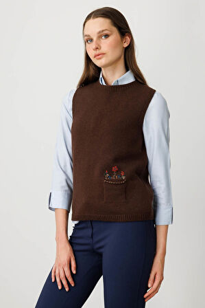 Kadın Sıfır Yaka Cep Üstü Çiçek Nakışlı Yün Süveter M.Kahve