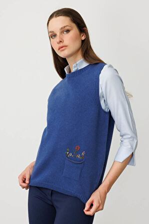 Kadın Sıfır Yaka Cep Üstü Çiçek Nakışlı Yün Süveter Mavi