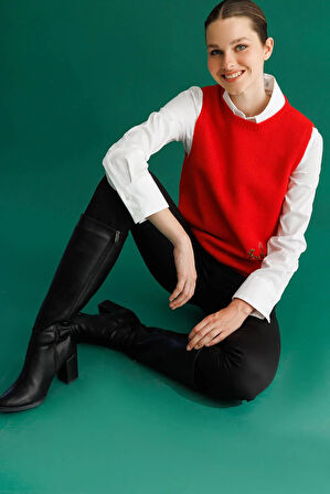 Kadın Sıfır Yaka Cep Üstü Çiçek Nakışlı Yün Süveter Mercan