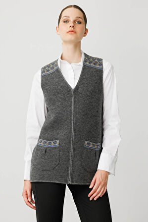 Kadın V Yaka Önü Keçe Fermuarlı Kısa Yün Yelek Füme