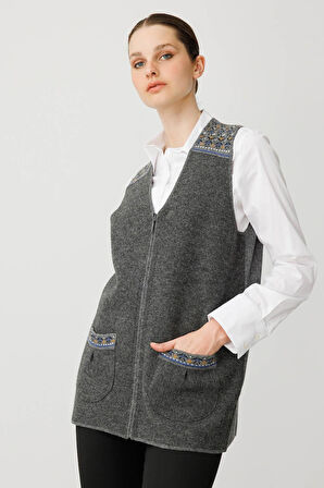 Kadın V Yaka Önü Keçe Fermuarlı Kısa Yün Yelek Füme