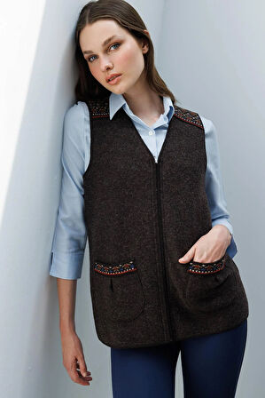 Kadın V Yaka Önü Keçe Fermuarlı Kısa Yün Yelek K.Kahve