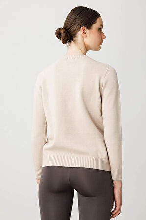 Kadın Sıfır Yaka Önü Baklavalı Nakış İşlemeli Kazak Bej