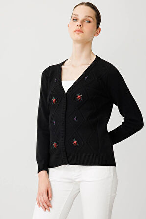 Kadın V Yaka Önü Baklavalı Nakış İşlemeli Hırka Siyah