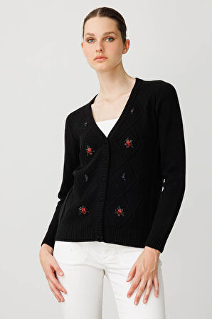 Kadın V Yaka Önü Baklavalı Nakış İşlemeli Hırka Siyah